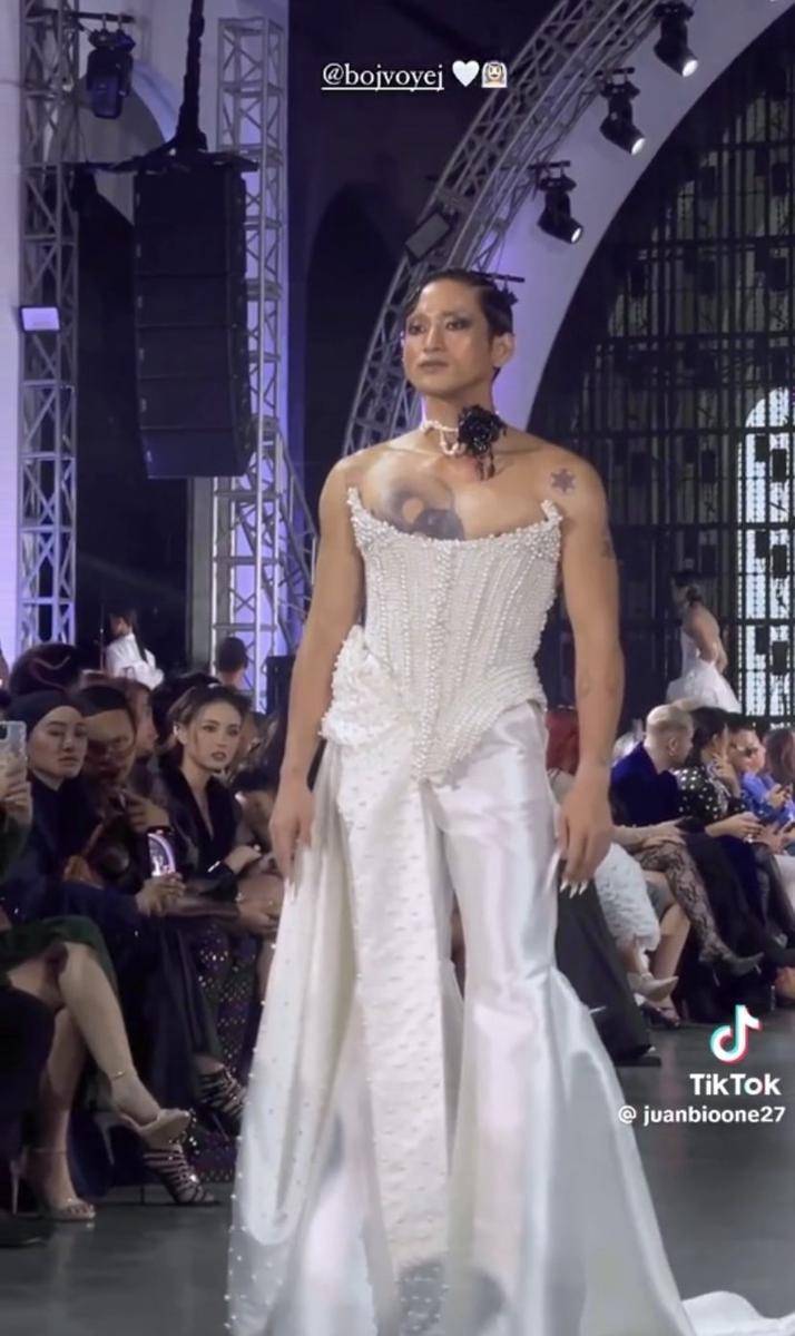 potret artis jadi model di acara fashion show Harry Halim (tiktok.com/juanbioone27)
