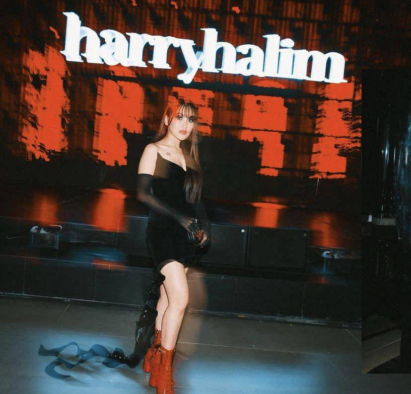 potret artis jadi model di acara fashion show Harry Halim (instagram.com/ayutingting92)