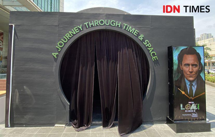 8 Potret Instalasi Loki Season 2 di Senayan City Jakarta, Ikonik Abis!