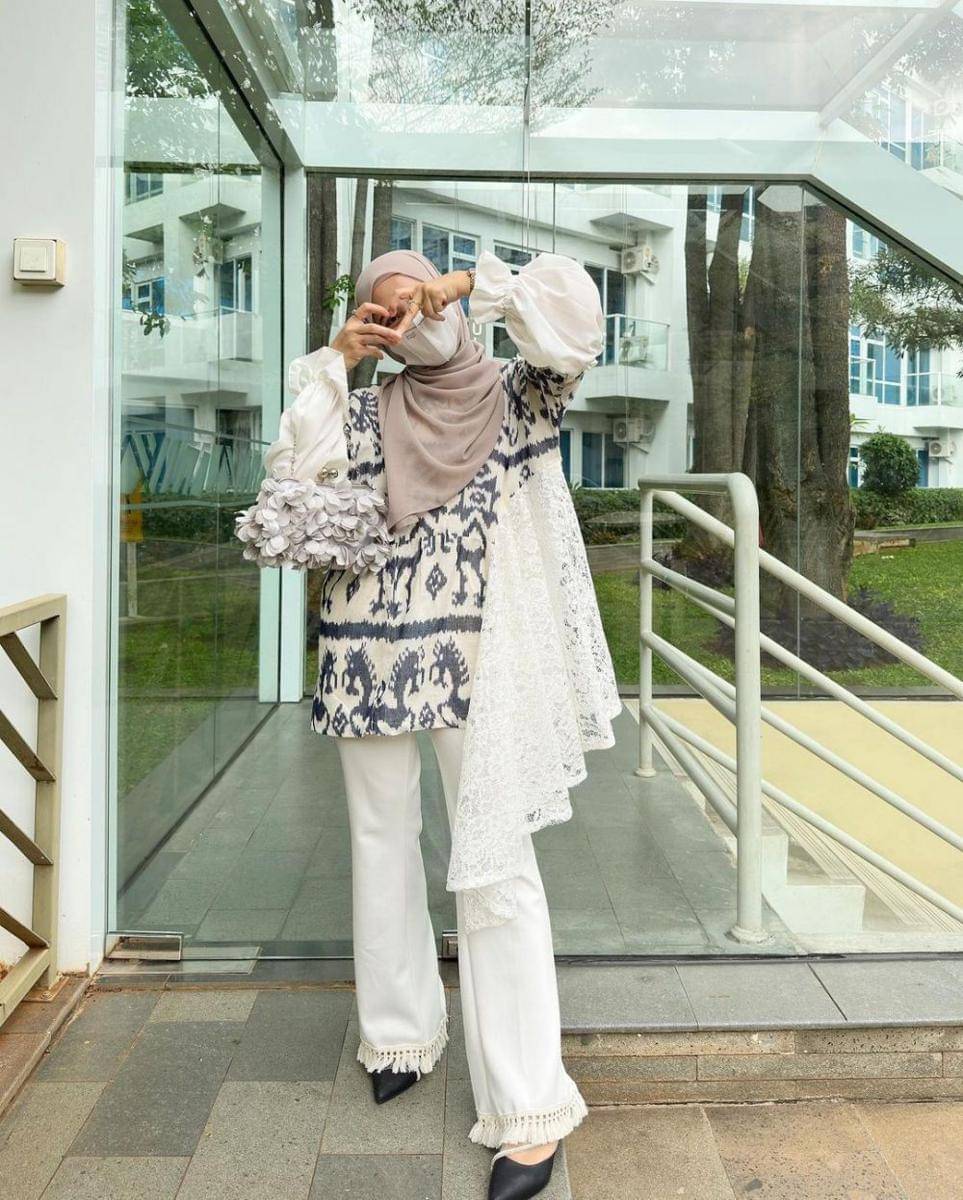 Tenun monokrom (instagram.com/khalidaalbs)