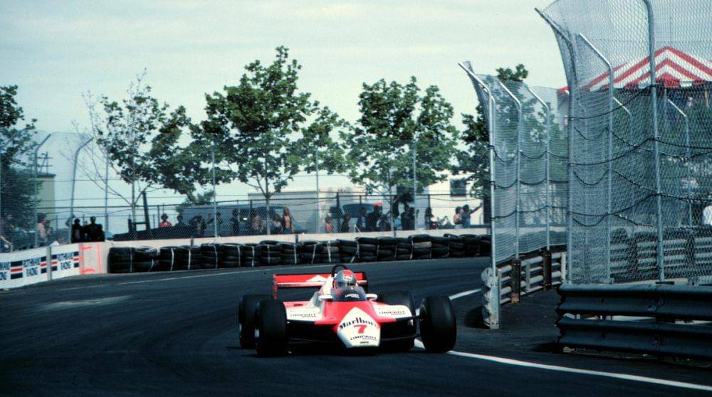 John Watson saat membalap untuk McLaren di Detroit pada 1982. (twitter.com/F1)