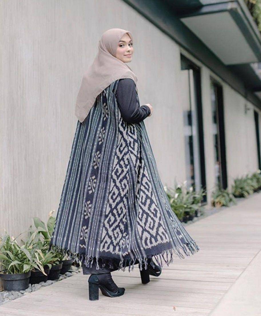Tenun monokrom (instagram.com/vebbypalwinta)