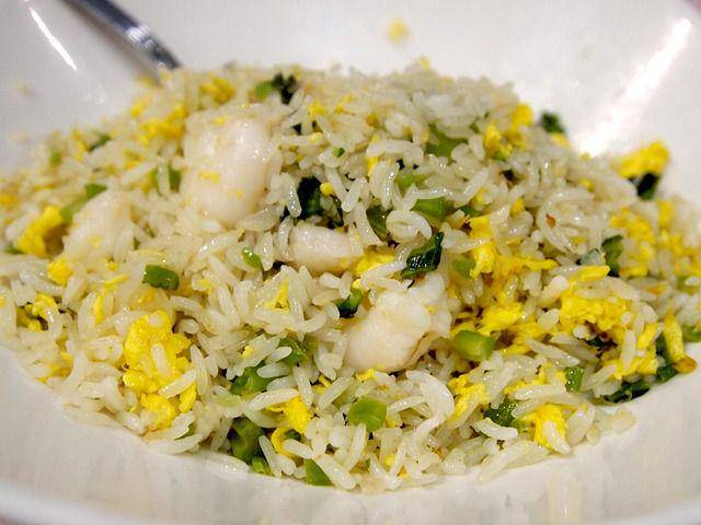 ilustrasi nasi goreng lombok ijo dan teri (pixabay.com/n23club)