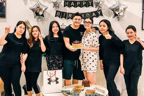 7 Potret Kejutan Ulang Tahun Ke-35 Glenn Alinskie, Intim dan Sederhana