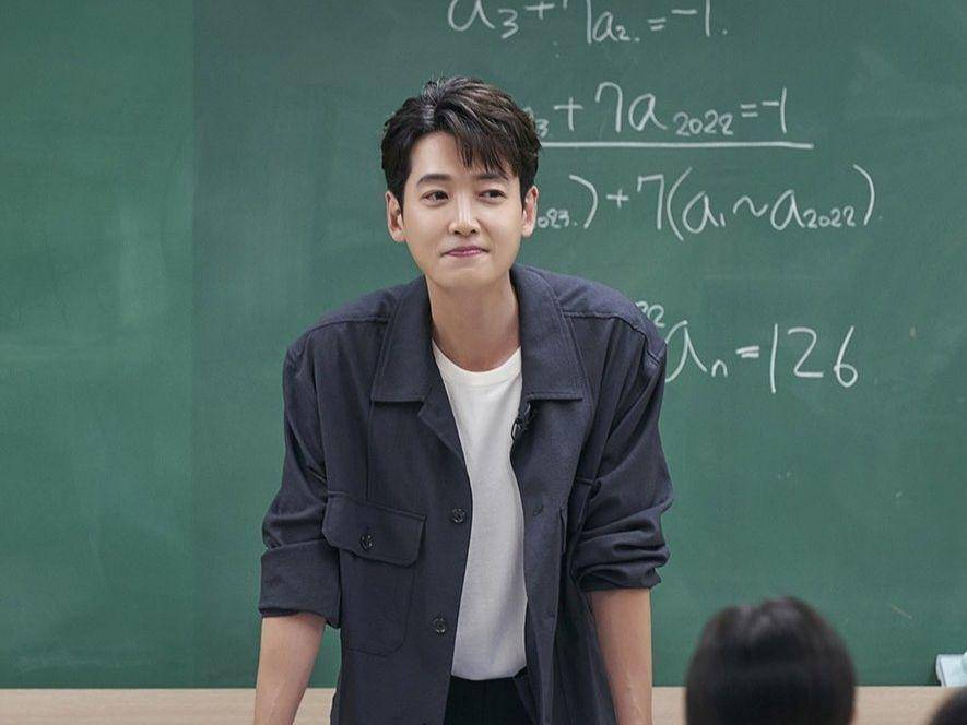 still cut Crash Course In Romance (instagram.com/tvn_drama)