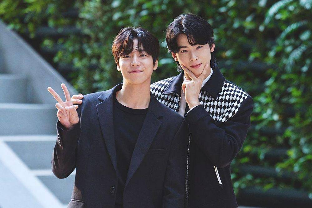 Cha Eun Woo dan Lee Hyun Soo di pemotretan A Good Day To Be A Dog (instagram.com/mbcdrama_now)