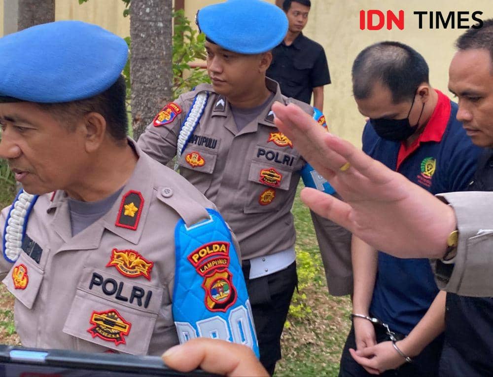 Tampang AKP Andri Gustami usai menjalani sidang KKEP kasus jaringan narkotika Fredy Pratama. (IDN Times/Tama Yudha Wiguna).