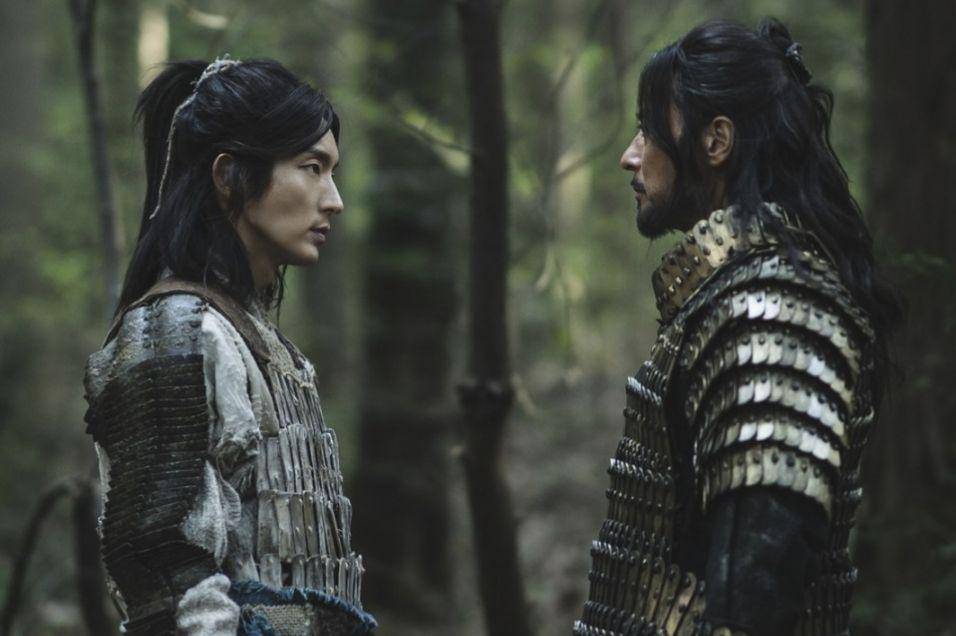 cuplikan Lee Joon Gi dan Jang Dong Gun di drakor Arthdal Chronicles: The Sword of Aramun (dok. tvN/Arthdal Chronicles: The Sword of Aramun)