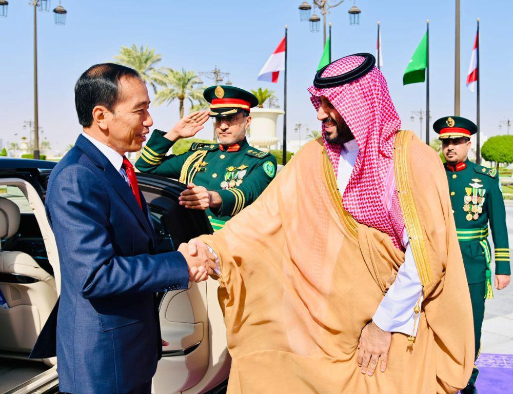 Tiba di Riyadh, Jokowi Bertemu PM Arab Saudi