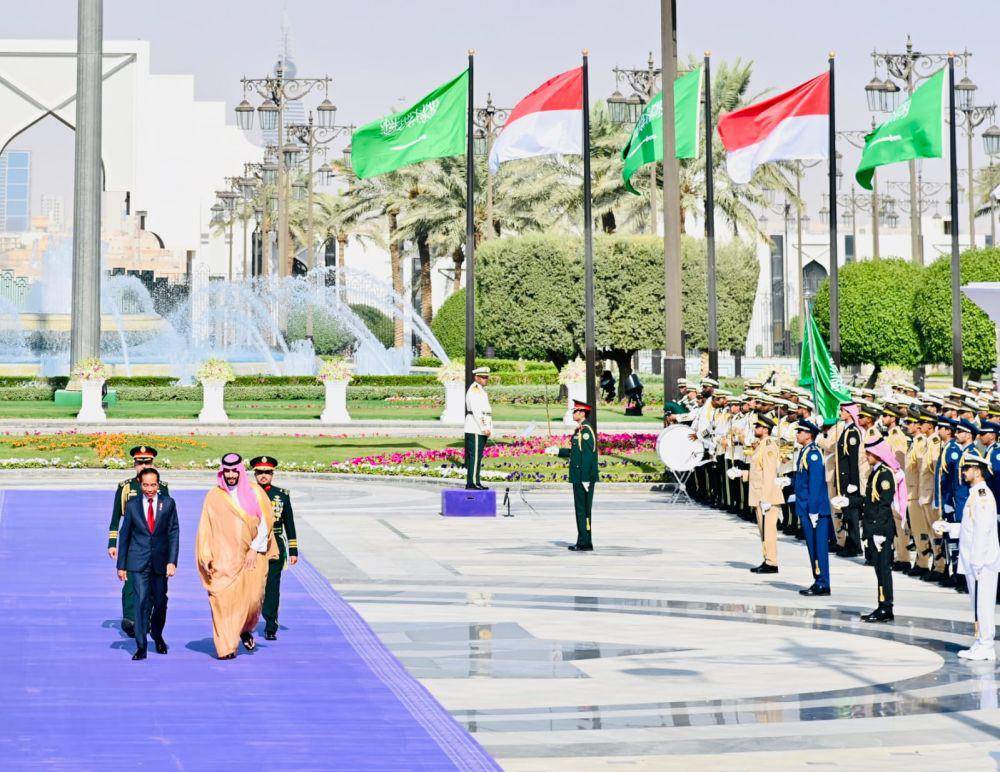 Kunker Presiden Joko "Jokowi" Widodo ke Arab Saudi bertemu Perdana Menteri (PM) Kerajaan Arab Saudi, Mohammed bin Salman al-Saud (dok. Biro Pers, Media, dan Informasi Sekretariat Presiden)