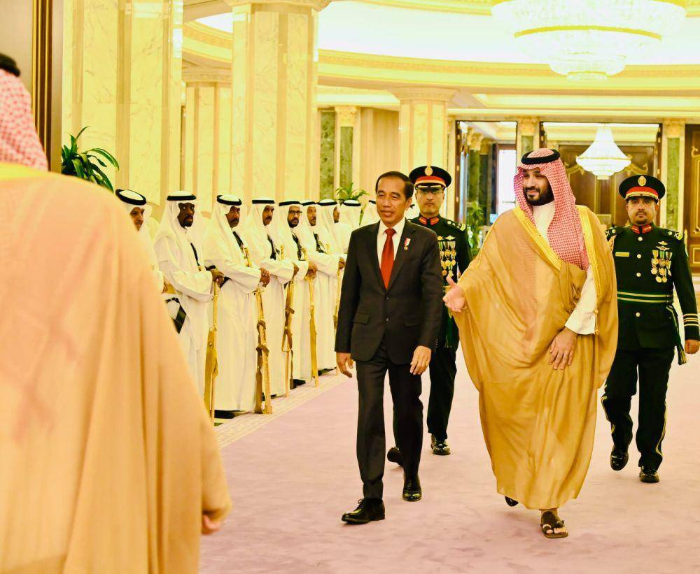 Kunker Presiden Joko "Jokowi" Widodo ke Arab Saudi bertemu Perdana Menteri (PM) Kerajaan Arab Saudi, Mohammed bin Salman al-Saud (dok. Biro Pers, Media, dan Informasi Sekretariat Presiden)