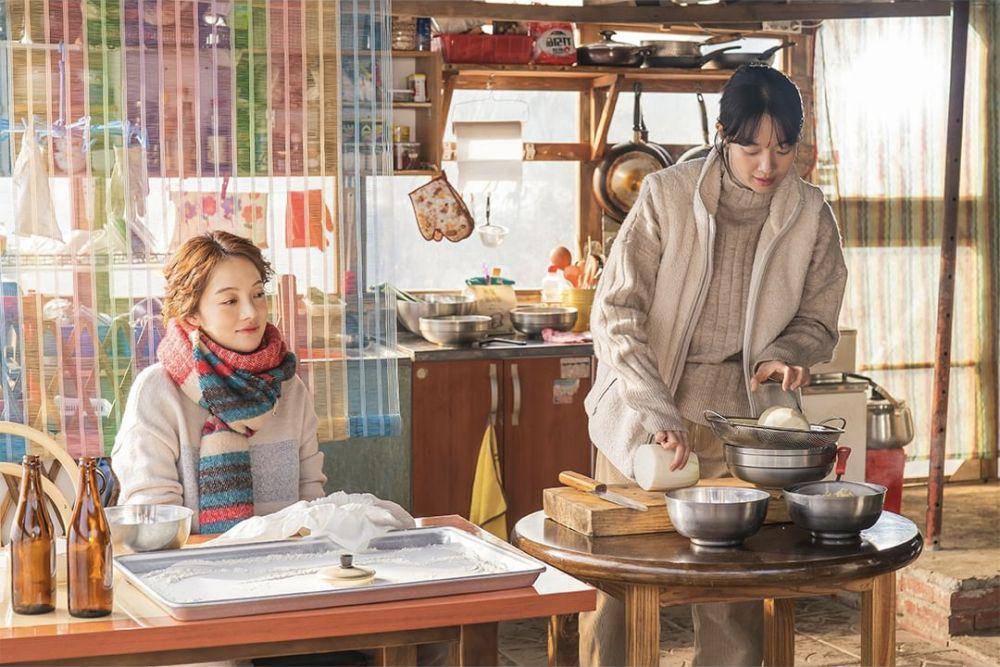 cuplikan Hwang Bo Ra dan Shin Min Ah di film 3 Days Vacation (instagram.com/showbox.movie)