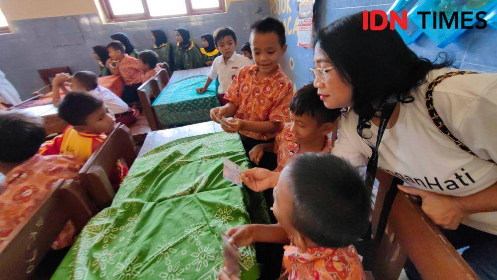Literasi keuangan dalam program CERITA di SD N 2 Trangsan Sukoharjo. (IDN Times/Larasati Rey)