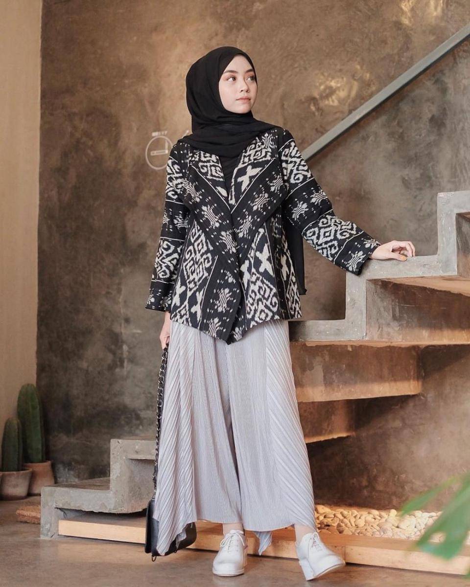 Tenun monokrom (instagram.com/meiraniap)
