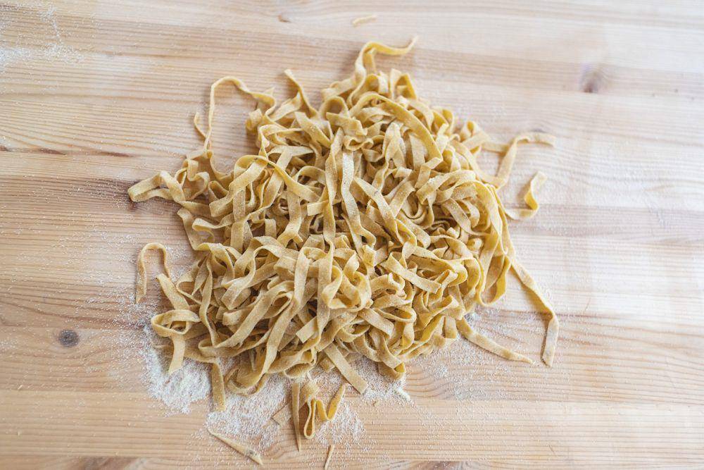 ilustrasi membuat spaghetti (pixabay.com/gunnarmallon)