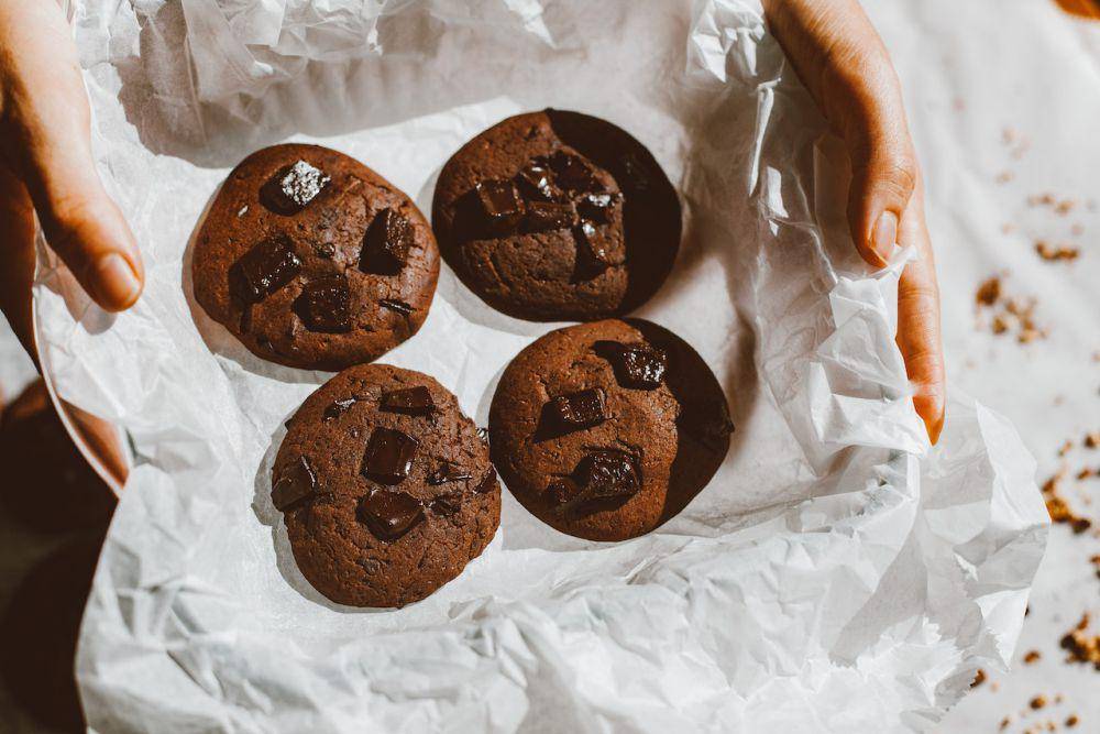 chocolate soft cookies (pexels.com/ROMAN ODINTSOV)