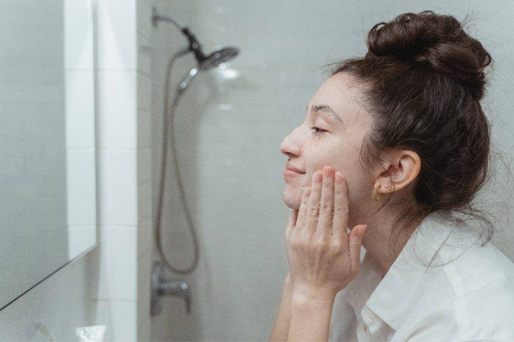 Ilustrasi cuci muka (pexels.com/Miriam Alonso)