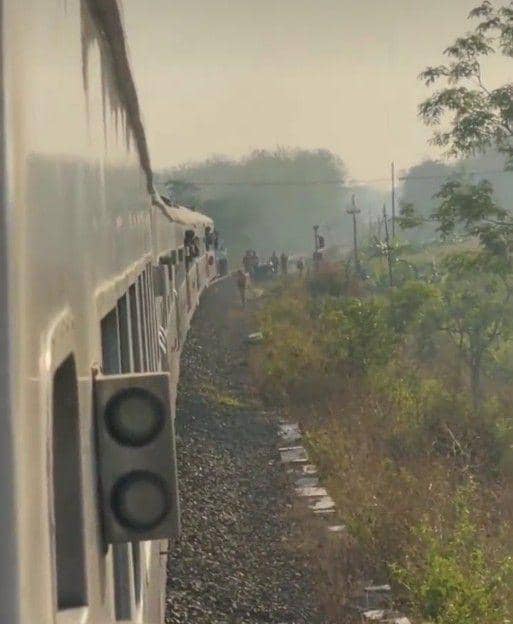 Kereta Api Penataran yang mengalami kecelakaan dengan mobil pikap di Pasuruan. (Dok. Humas Polres Pasuruan)