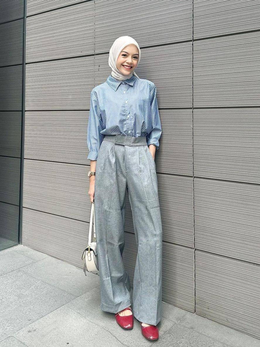 Kemeja stripes hijab (instagram.com/febiolanabilaa)