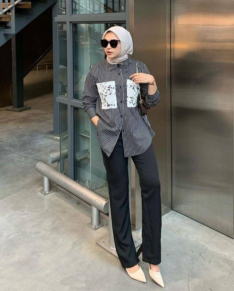 Kemeja stripes hijab (instagram.com/wendaanggreini)