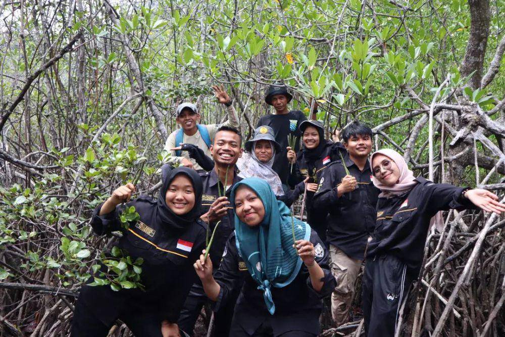David Hidayat dan mahasiswa Universitas Negeri Padang (instagram.com/andespindeepwestsumatera)