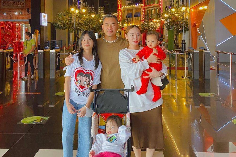 Sirajuddin Mahdmud, Zaskia Gotik, dan tiga putrinya (instagram.com/sirajuddinmahmudsabang)