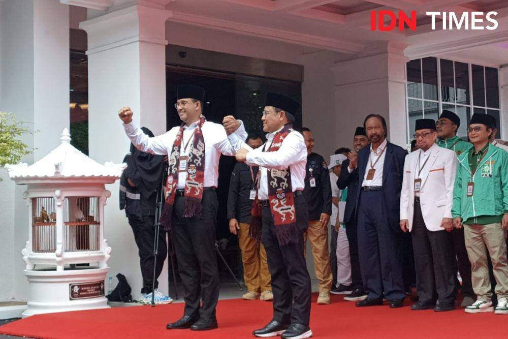 Pasangan Amin atau Anies - Muhaimin tiba di KPU pada Kamis (19/10/2023). (IDN Times/Yosafat Diva Bayu Wisesa)