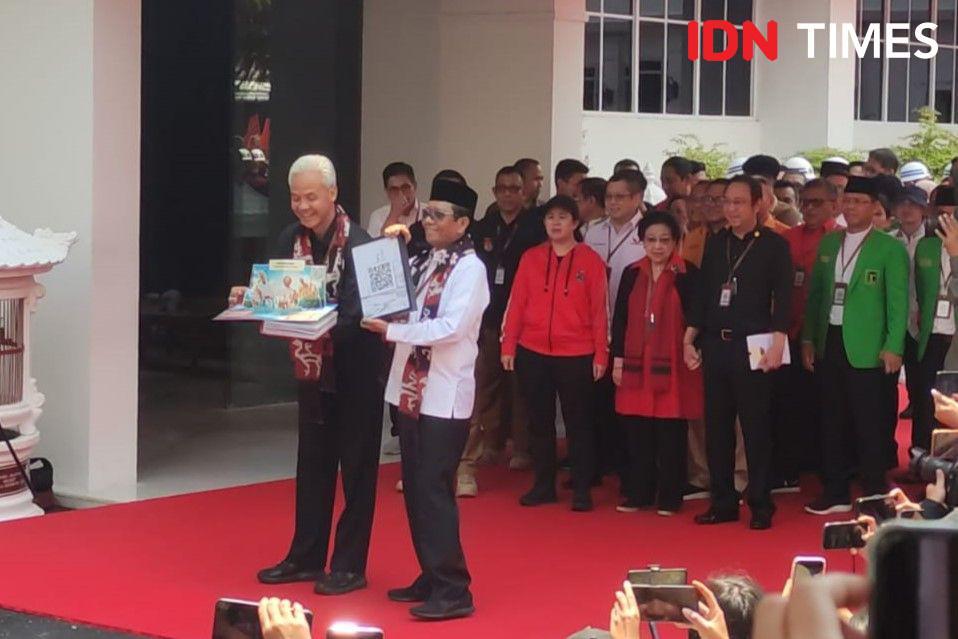 Ganjar Ungkap Alasan Mahfud Pamerkan Barcode saat di KPU