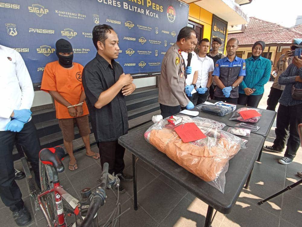 Tersangka saat ditangkap Polres Blitar Kota. IDN Times/ istimewa