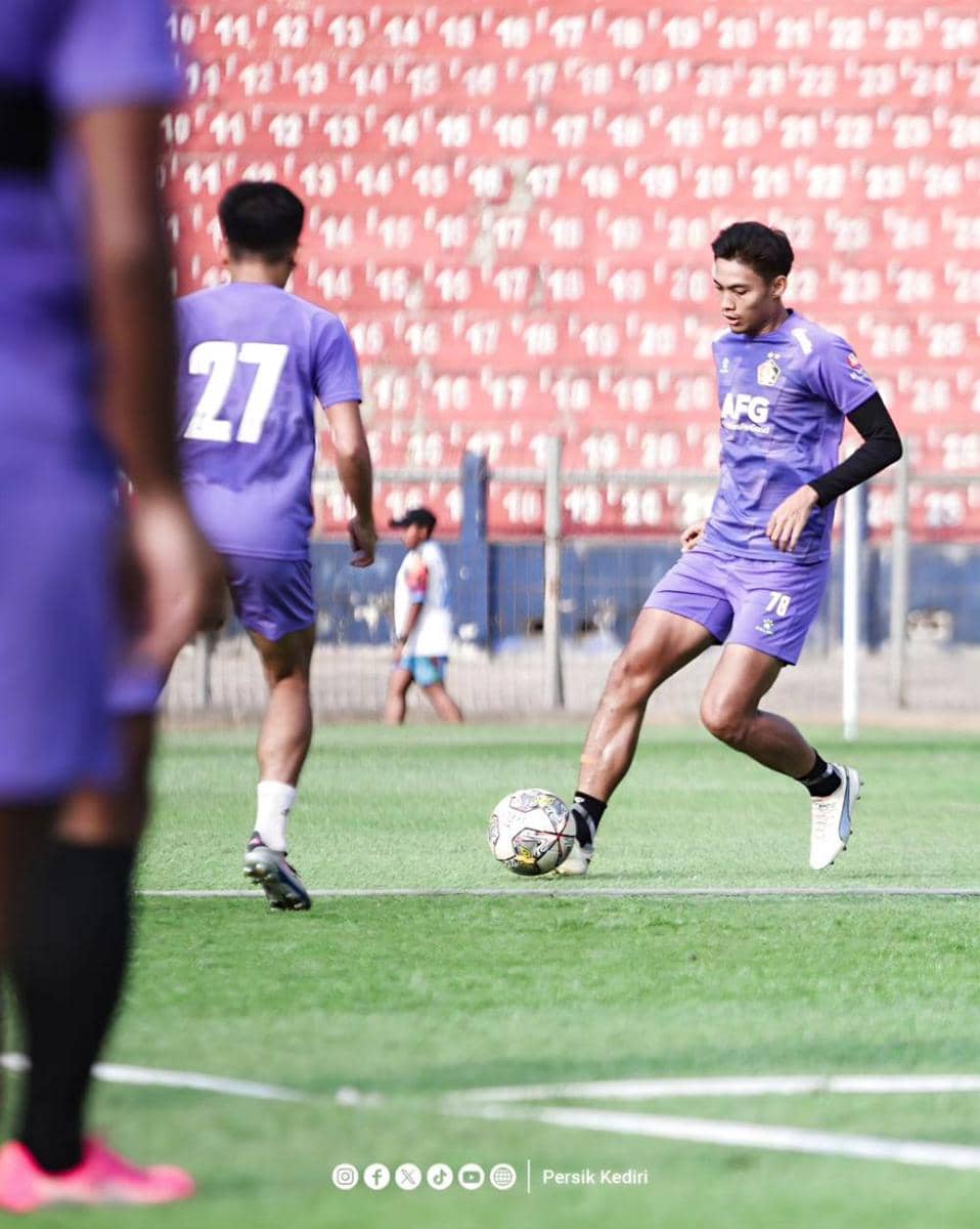 Pemain Persik Kediri saat berlatih. Instagram.com/ persikfcofficial