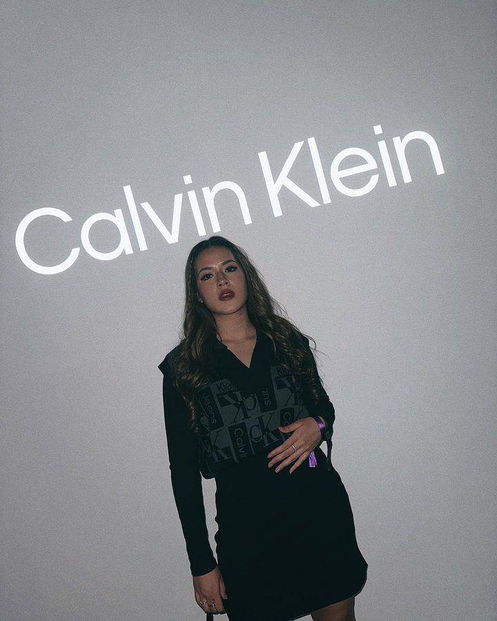 Raisa di Calvin Klein (instagram.com/raisa6690)