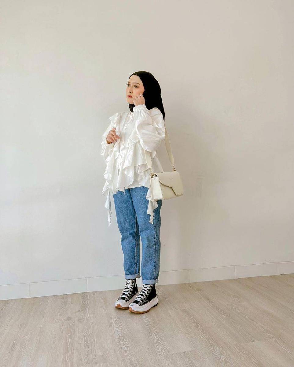 Padu padan denim ala Seviqe Rahma (instagram.com/seviqefebinita)