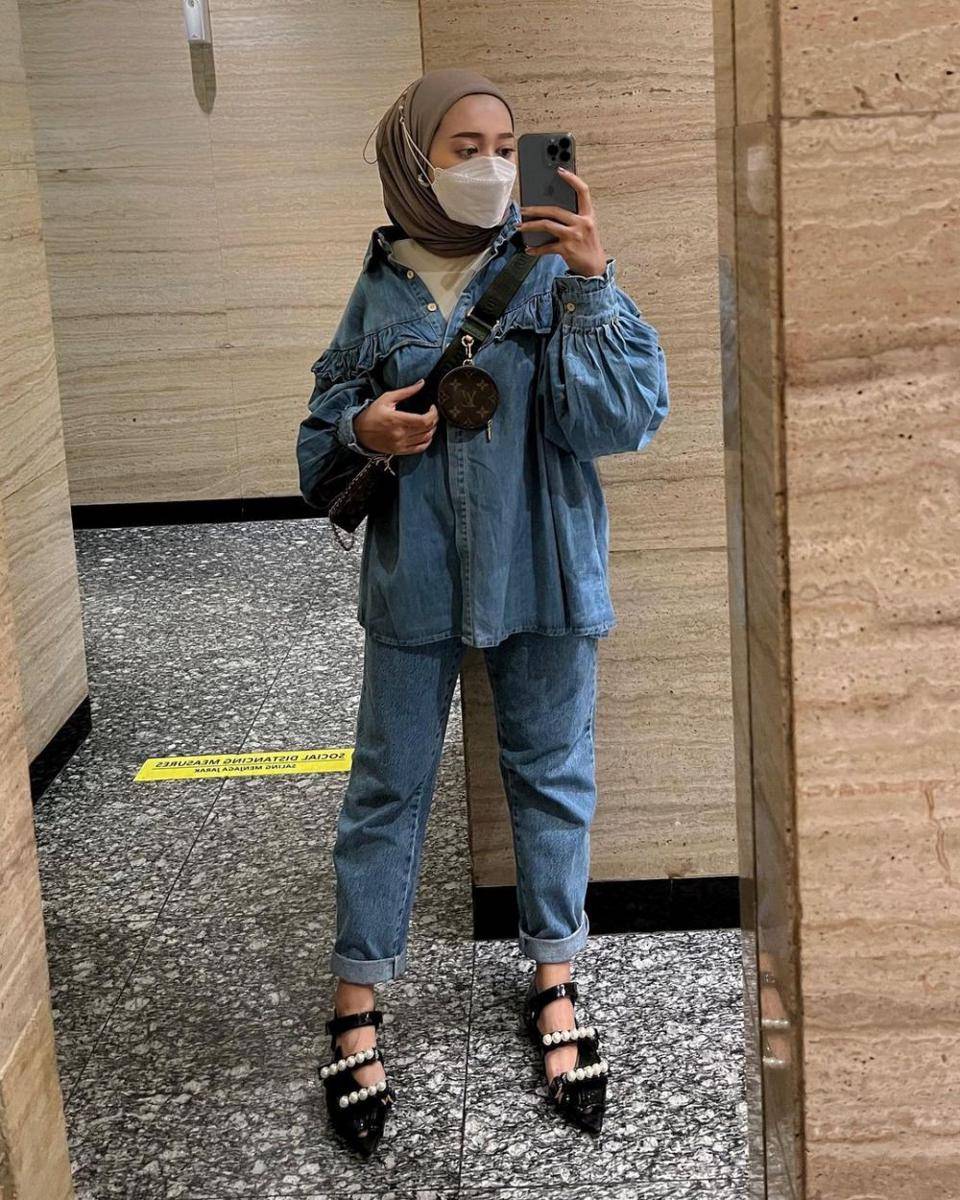 Padu padan denim ala Seviqe Rahma (instagram.com/seviqefebinita)