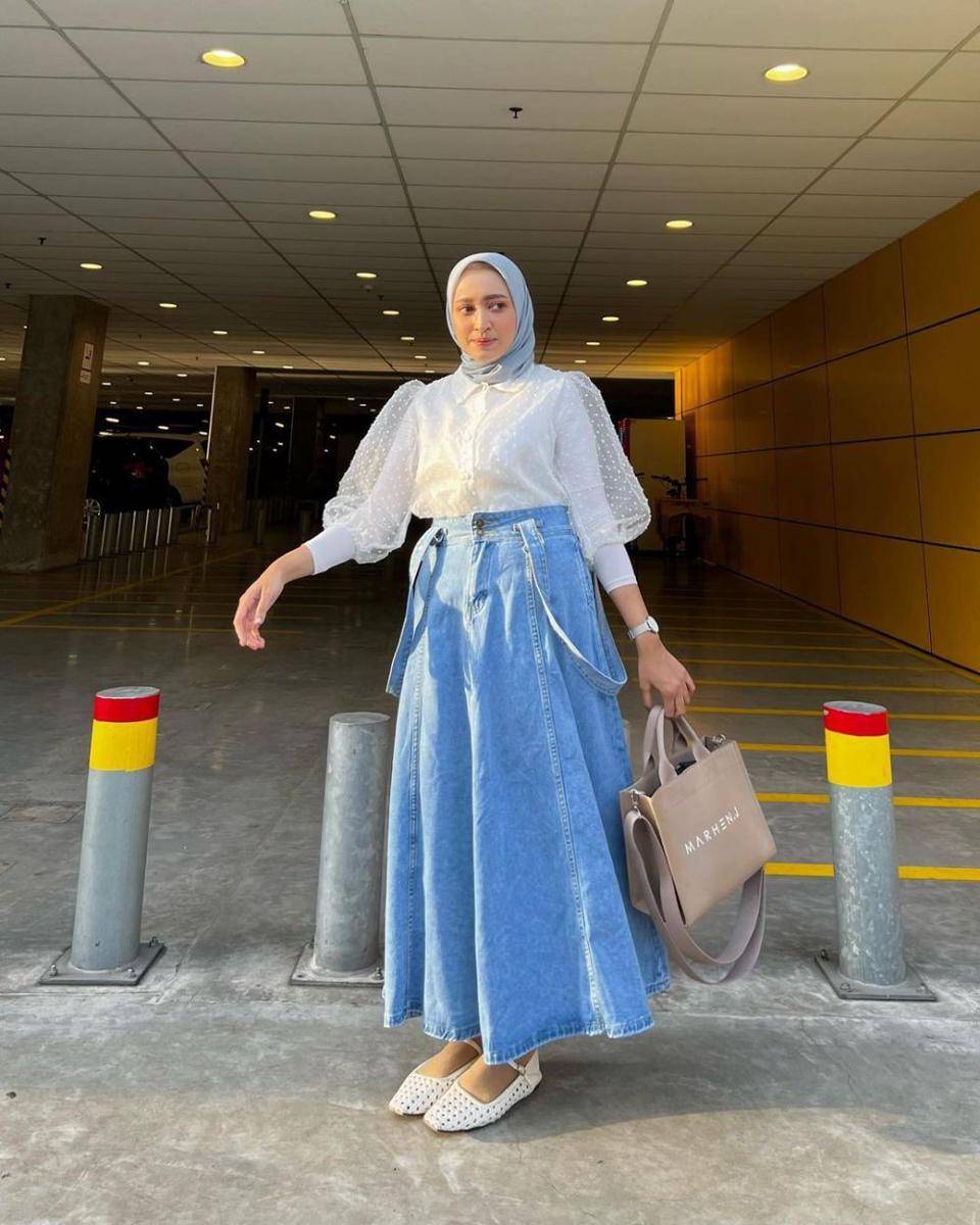 Padu padan denim ala Seviqe Rahma (instagram.com/seviqefebinita)