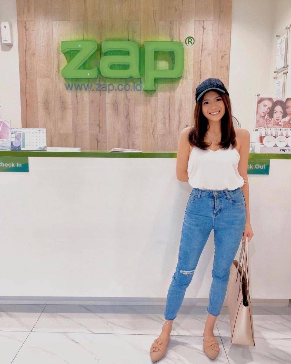 Serba jeans ala Sonya Pandarmawan (instagram.com/sonyapan)