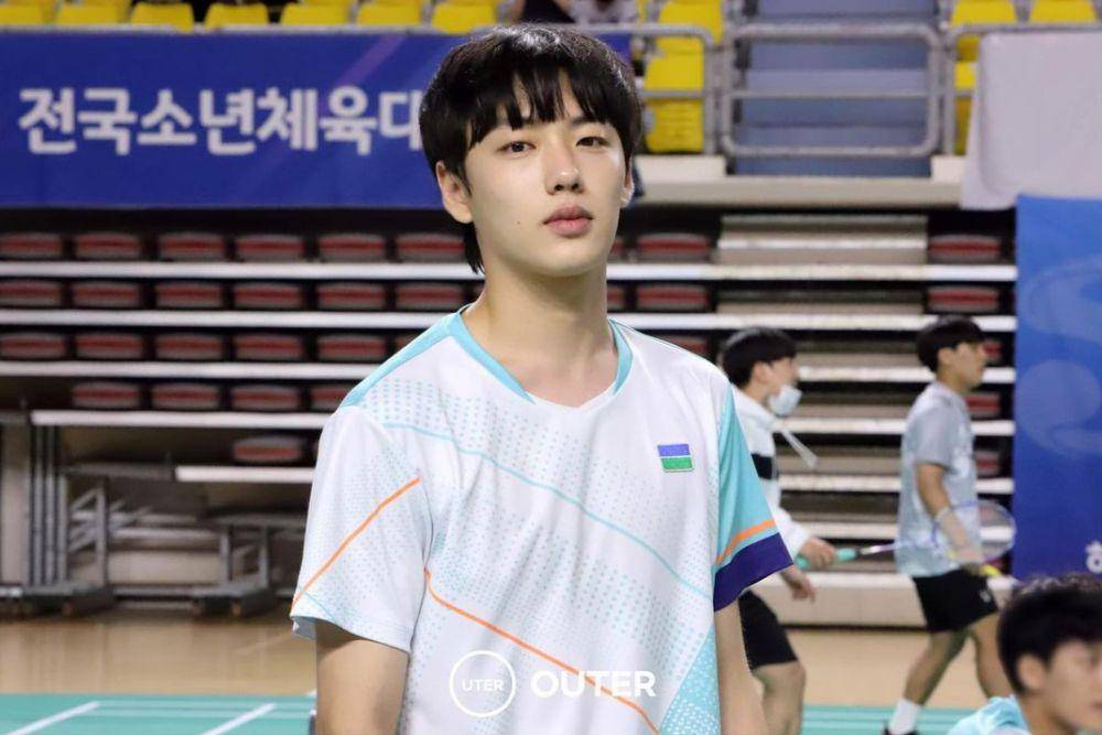 Potret Yoon Hyun Soo dalam drama Racket Boys. (instagram/@outeruniverse_official)