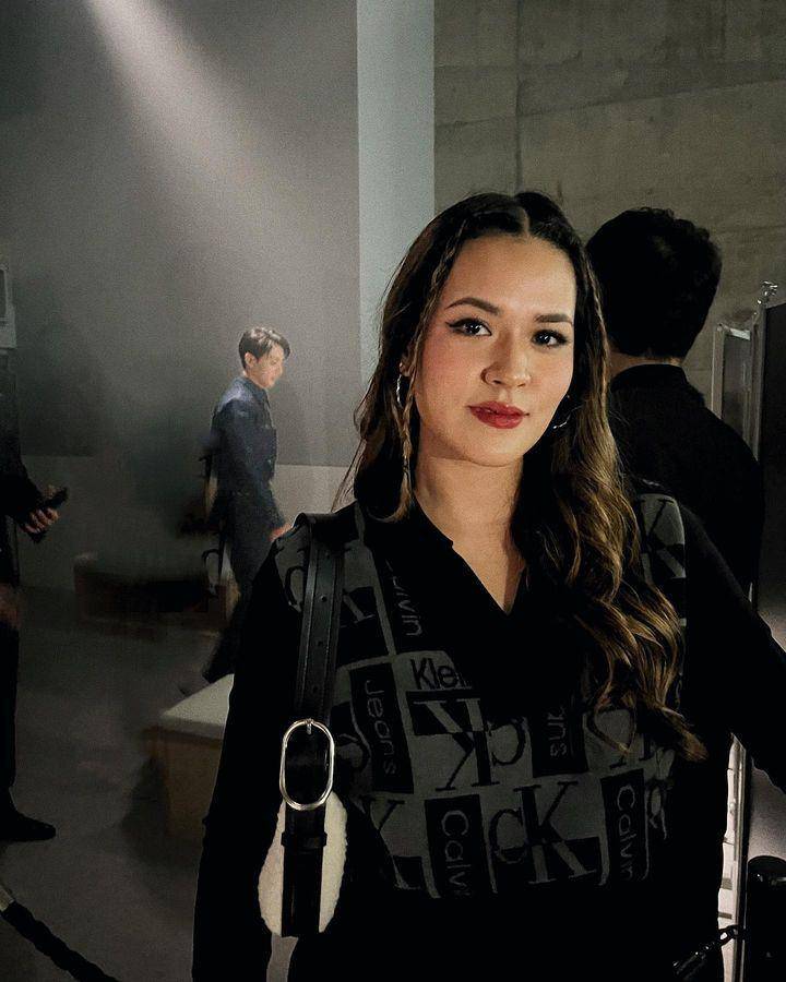 Raisa di Calvin Klein (instagram.com/raisa6690)