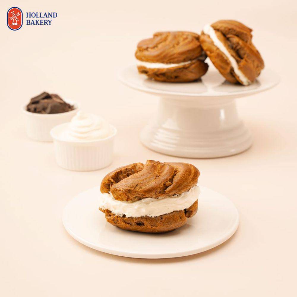 menu spesial di Holland Bakery. (instagram.com/hollandbakeryindonesia)