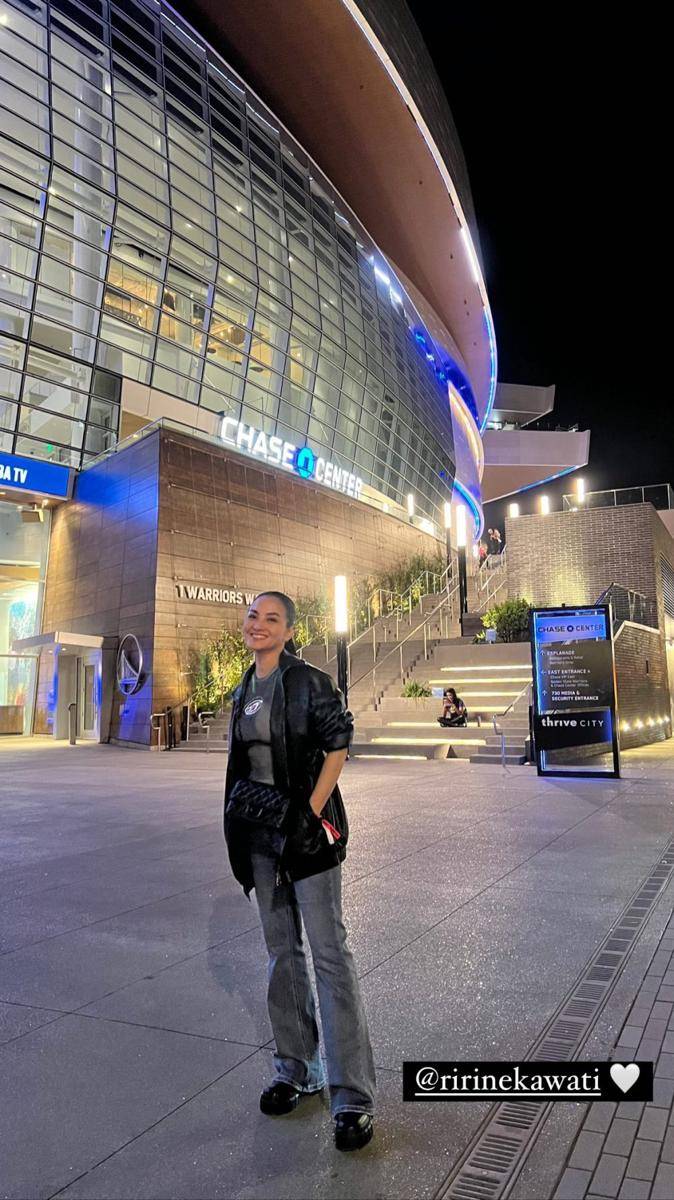 potret Ibnu Jamil dan Ririn Ekawati nonton NBA (instagram.com/ibnujamilo)