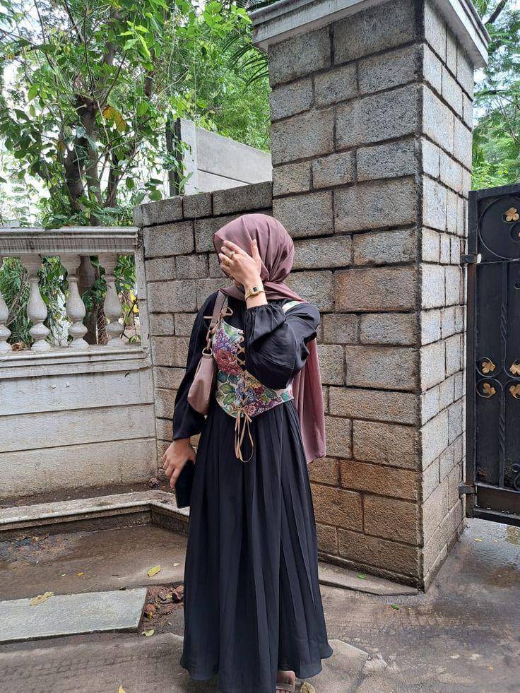 style corset hijan (instagram.com/ootdhijabsimple)