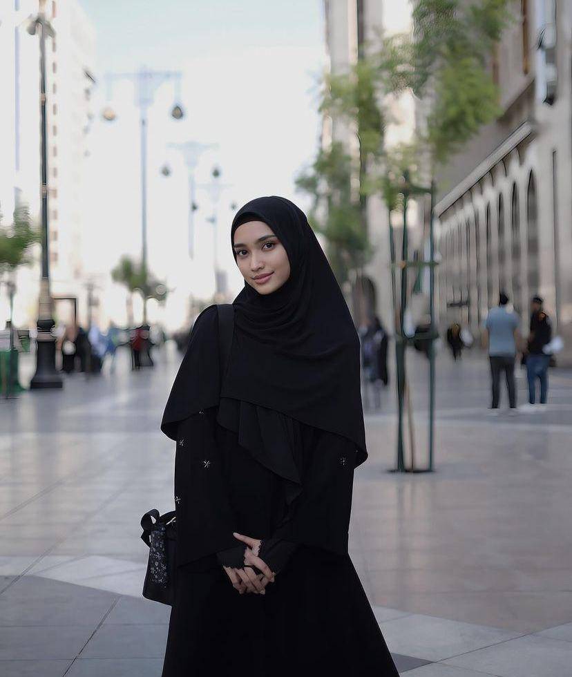 Syafira Haddad saat berumrah (instagram.com/syafira_hdd)