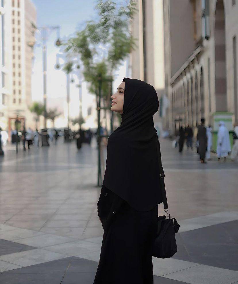 Syafira Haddad saat berumrah (instagram.com/syafira_hdd)