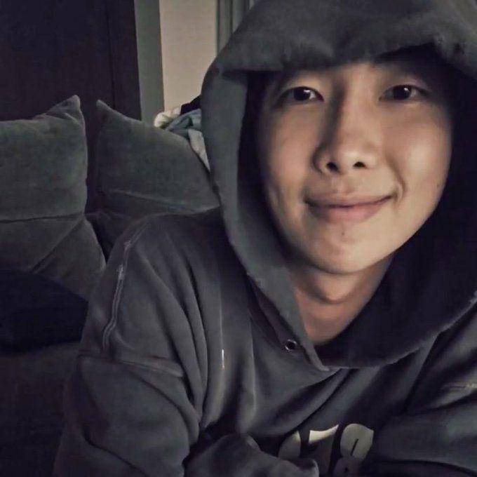 Weverse Live RM BTS (dok. Weverse/BTS)