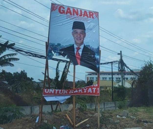 Penampakan banner Bacapres Ganjar Pranowo dirusak di Kota Bandar Lampung. (IDN Times/Istimewa).