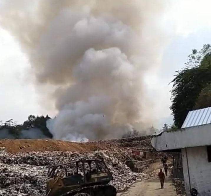 Penampakan kebakaran di TPA Tlekung. (IDN Times/istimewa)