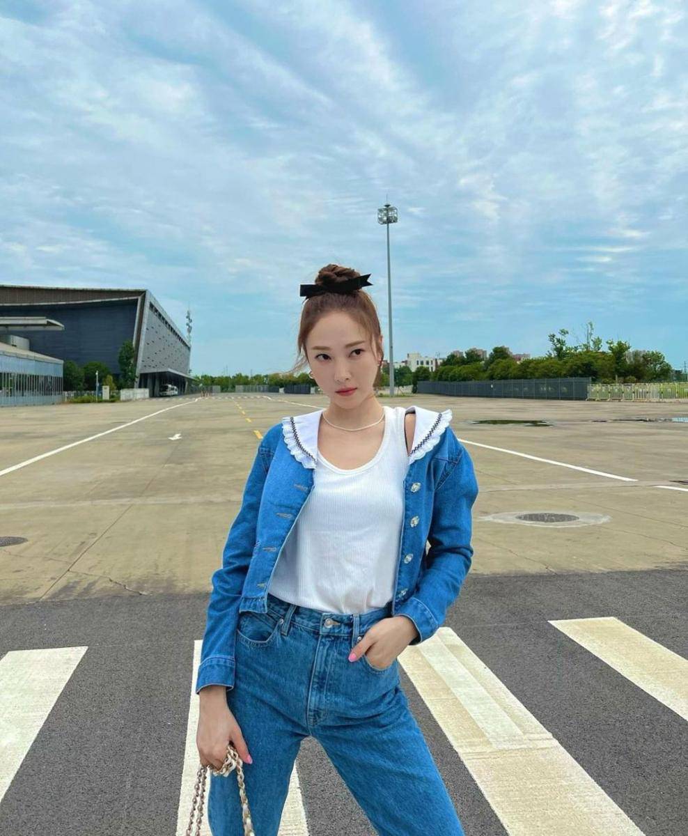 outfit Jessica Jung (instagram.com/jesicca.syj)