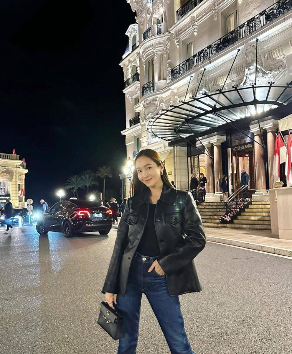 outfit Jessica Jung (instagram.com/jesicca.syj)