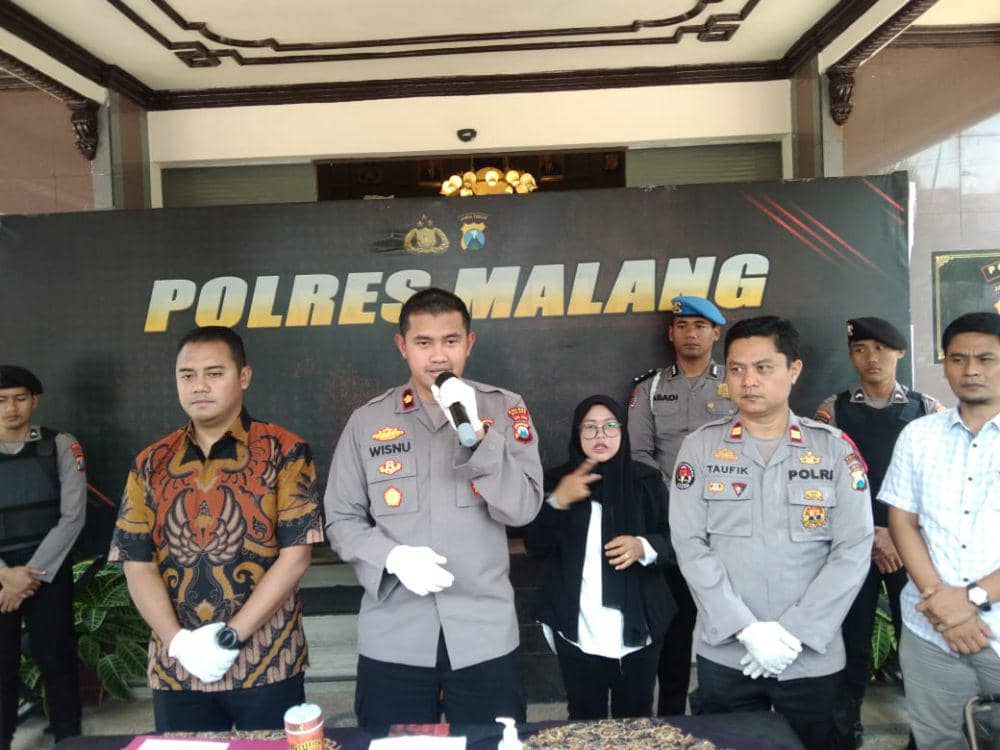 Konferensi pers kasus pembunuhan tetangga di Desa Ganjaran. (IDN Times/Rizal Adhi Pratama)