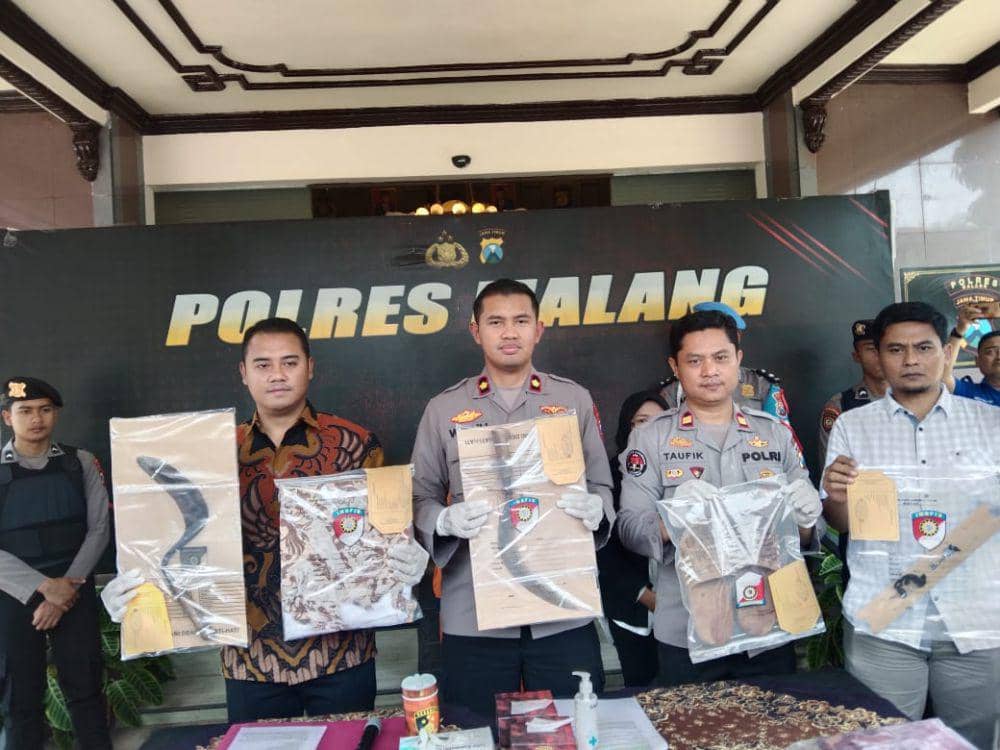 Konferensi pers kasus pembunuhan tetangga di Desa Ganjaran. (IDN Times/Rizal Adhi Pratama)