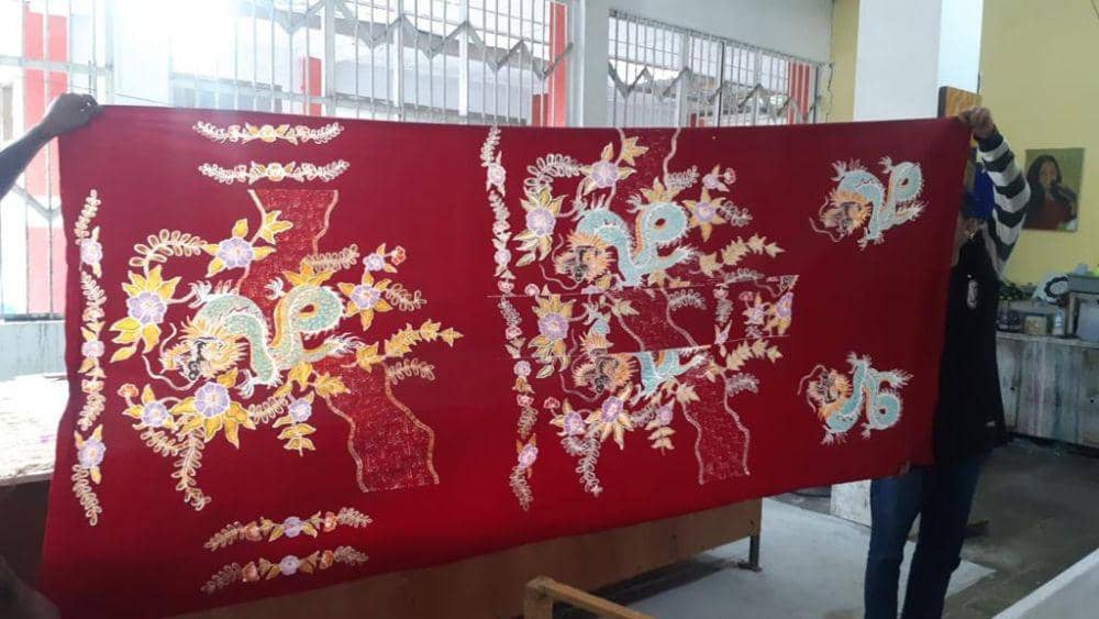 Batik tulis bercorak ular naga yang dihasilkan Ikhsan dan teman-temannya di bengkel binaan Lapas Kedungpane Semarang. (IDN Times/Dok Humas Lapas Kedungpane Semarang)